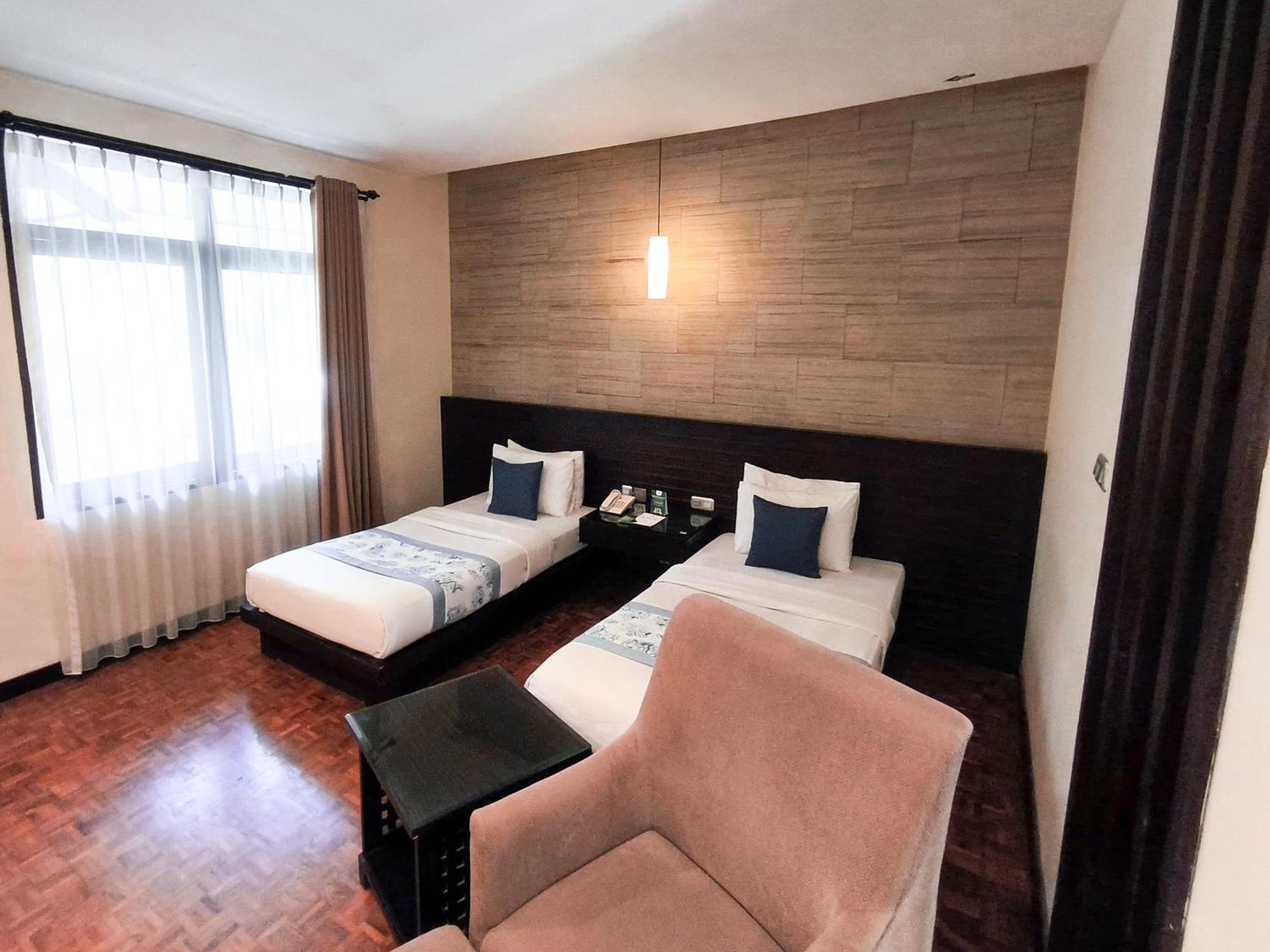 Puteri Gunung Hotel Lembang Exterior foto