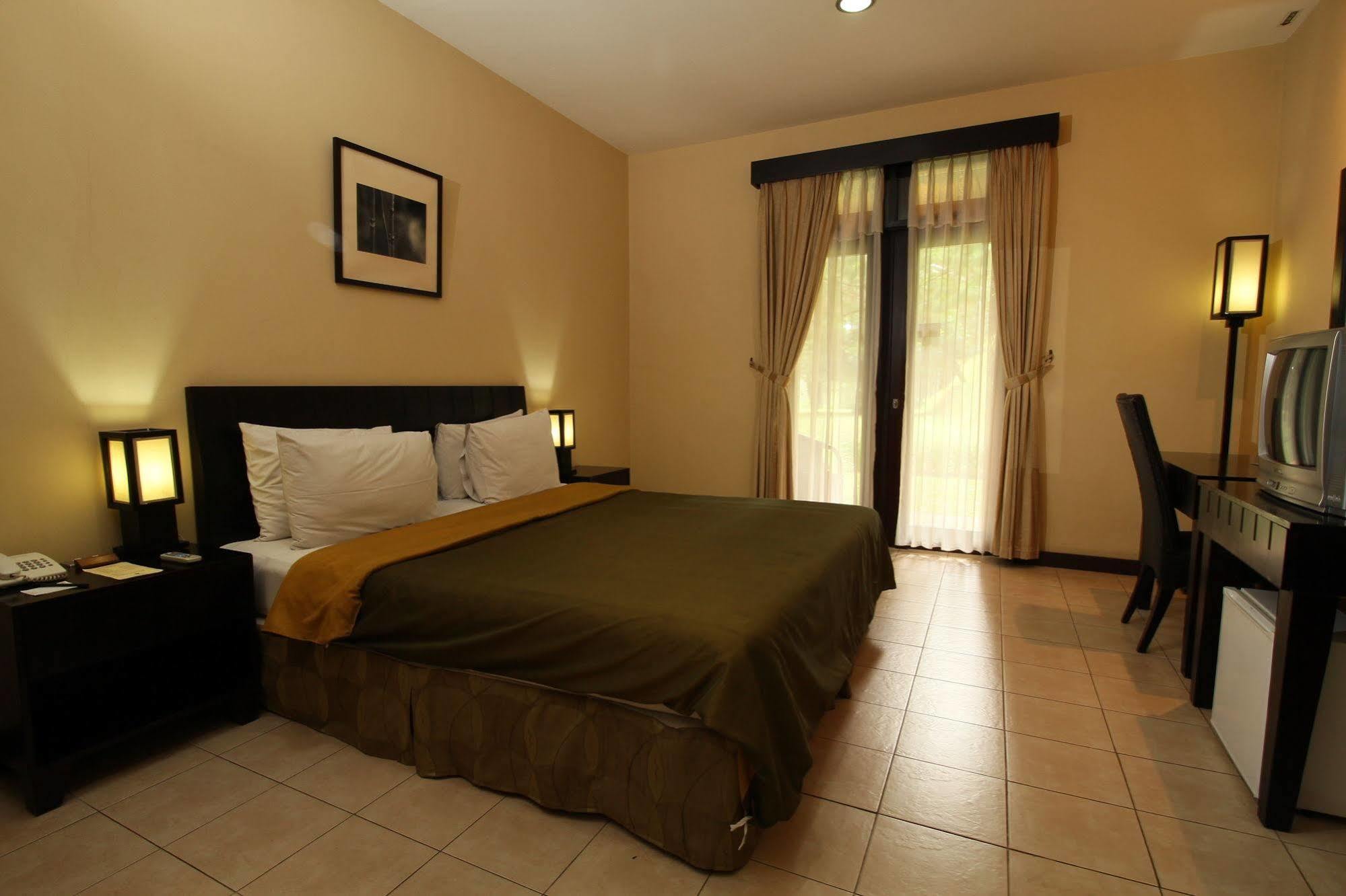Puteri Gunung Hotel Lembang Exterior foto